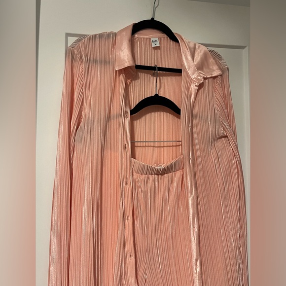 Simons Twik Pleated Shirt & Pants Set Pink Size L NWOT - Picture 2 of 13